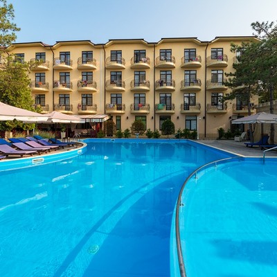 ALEAN FAMILY RESORT & SPA DOVILLE - Бассейн у ресторана