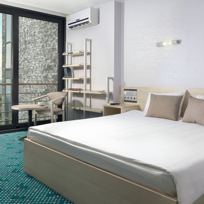 «Green park Yalta-Intourist»/«Грин Парк Ялта-Интурист» отель - Люкс двухкомнатный с одной двуспальной кроватью и раскладными креслами