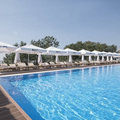 Отель "Beton Brut Resort" - Открытый бассейн