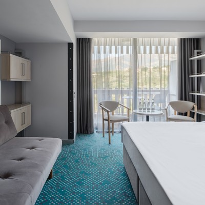 Ялта-Интурист Green Park отель - Стандарт улучшенный с двуспальной кроватью и диваном