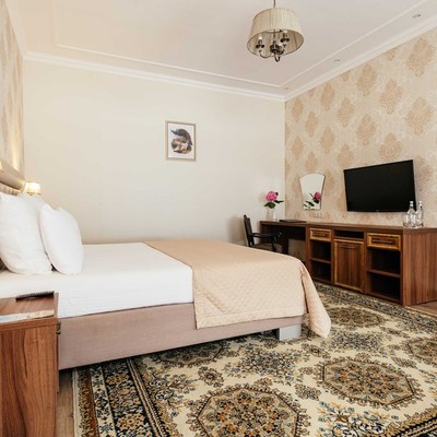 Amra Park Hotel & Spa - Люкс 2-местный 2-комнатный (без балкона, с джакузи, вид на двор)