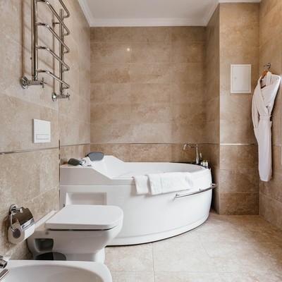 Amra Park Hotel & Spa - Люкс 2-местный 2-комнатный (без балкона, с джакузи, вид на двор)