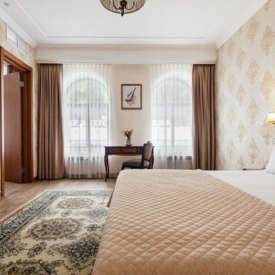 Amra Park Hotel & Spa - Люкс 2-местный 2-комнатный (без балкона, с джакузи, вид на двор)